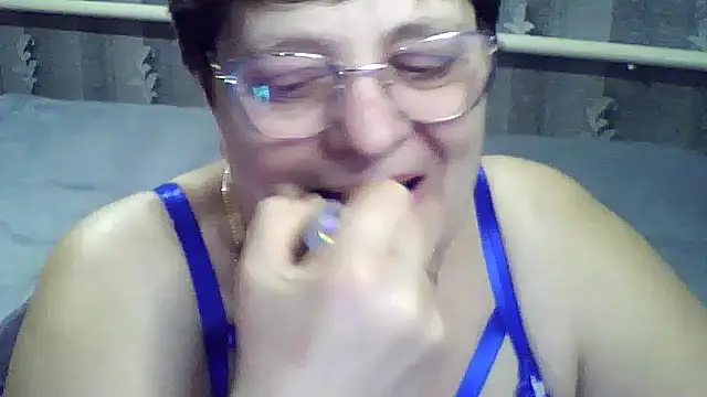 Snapshot of ElzaJewel chatting on March 5, 2026, 8:38 pm ElzaJewel online show from March 5, 2026, 8:38 pm