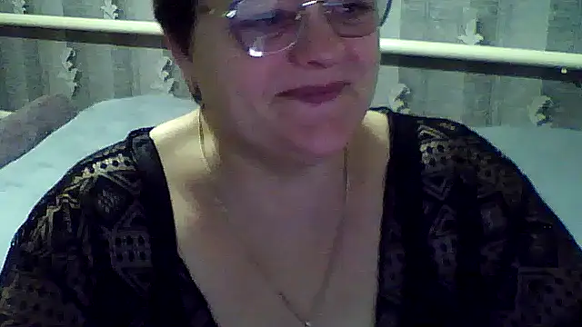Snapshot of ElzaJewel chatting on February 4, 2026, 10:16 pm ElzaJewel online show from February 4, 2026, 10:16 pm