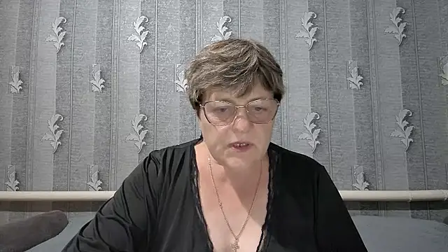 Snapshot of ElzaJewel chatting on June 8, 2026, 8:31 pm ElzaJewel online show from June 8, 2026, 8:31 pm