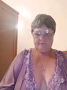 Snapshot of ElzaJewel chatting on June 21, 2026, 8:47 pm ElzaJewel online show from June 21, 2026, 8:47 pm