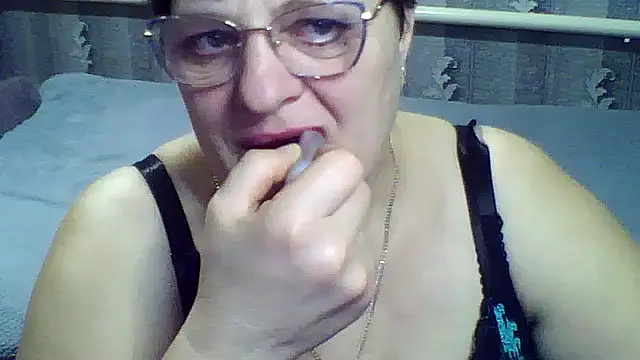 Snapshot of ElzaJewel chatting on February 24, 2026, 9:43 am ElzaJewel online show from February 24, 2026, 9:43 am