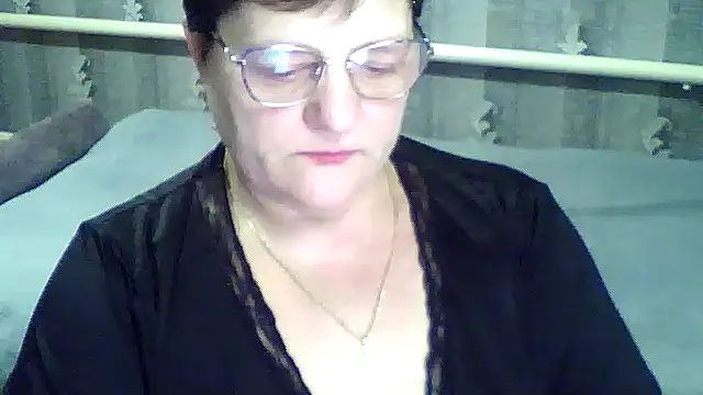 Snapshot of ElzaJewel chatting on February 9, 2026, 8:18 pm ElzaJewel online show from February 9, 2026, 8:18 pm