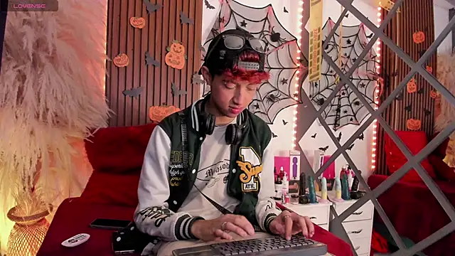 Snapshot of Allen_Starck chatting on October 15, 2025, 2:10 am Allen Starck online show from October 15, 2025, 2:10 am