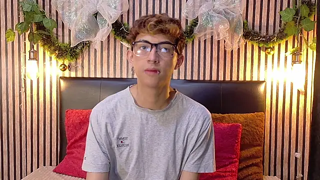 Snapshot of Allen_Starck chatting on December 5, 2025, 8:06 pm Allen Starck online show from December 5, 2025, 8:06 pm