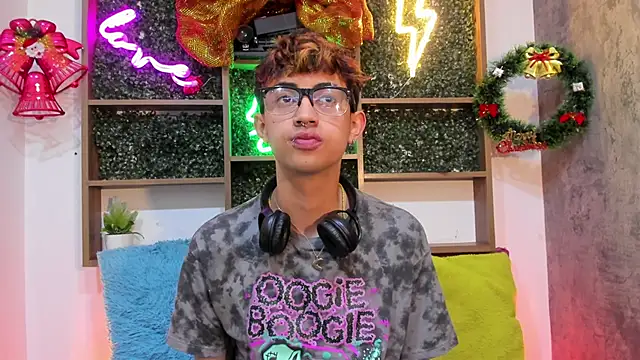 Snapshot of Allen_Starck chatting on November 22, 2025, 3:27 am Allen Starck online show from November 22, 2025, 3:27 am