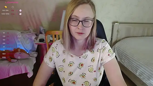 Agatha Mott online show from October 31, 2025, 3:03 am