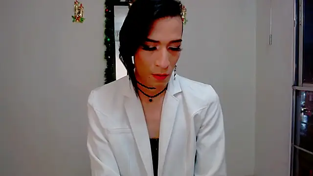 Snapshot of NovaNyx11 chatting on December 15, 2025, 11:10 pm NovaNyx11 online show from December 15, 2025, 11:10 pm