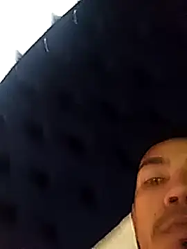 Snapshot of Elgroney23 chatting on March 2, 2025, 3:52 pm Elgroney23 online show from March 2, 2025, 3:52 pm