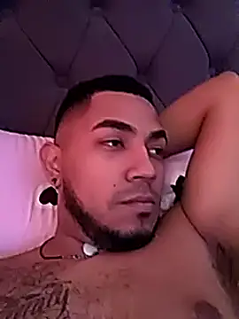 Snapshot of Elgroney23 chatting on February 2, 2025, 4:11 pm Elgroney23 online show from February 2, 2025, 4:11 pm