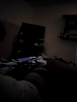 Snapshot of Elgroney23 chatting on February 4, 2025, 7:33 pm Elgroney23 online show from February 4, 2025, 7:33 pm