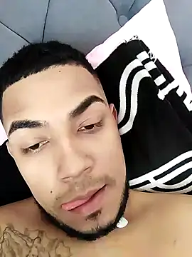 Snapshot of Elgroney23 chatting on February 2, 2025, 9:45 pm Elgroney23 online show from February 2, 2025, 9:45 pm