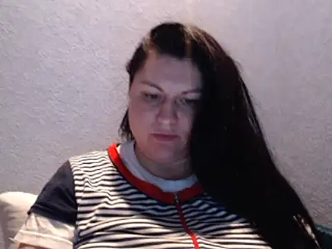 Snapshot of KiraSwee chatting on October 9, 2025, 5:35 pm KiraSwee online show from October 9, 2025, 5:35 pm