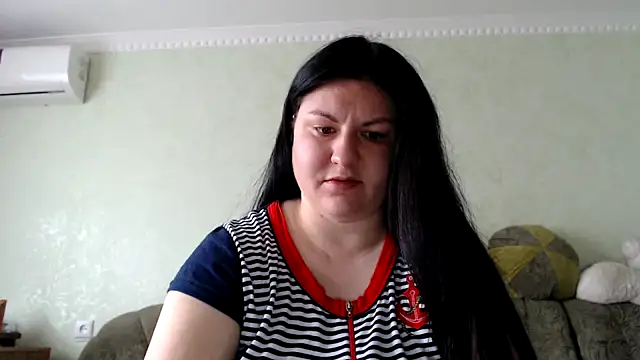 KiraSwee online show from September 10, 2025, 8:35 am