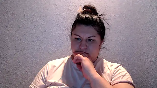 Snapshot of KiraSwee chatting on November 22, 2025, 7:46 pm KiraSwee online show from November 22, 2025, 7:46 pm