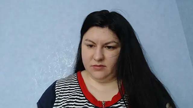 Snapshot of KiraSwee chatting on December 16, 2025, 7:45 am KiraSwee online show from December 16, 2025, 7:45 am