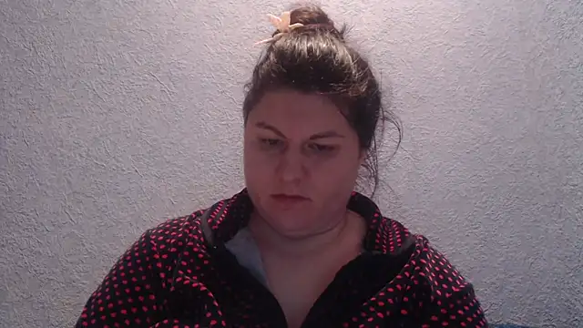 Snapshot of KiraSwee chatting on December 4, 2025, 2:05 pm KiraSwee online show from December 4, 2025, 2:05 pm