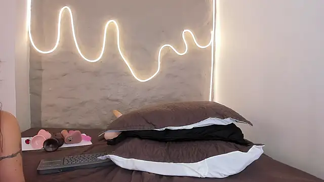 Snapshot of Demy_Ruiz chatting on October 8, 2025, 3:08 am Demy Ruiz online show from October 8, 2025, 3:08 am