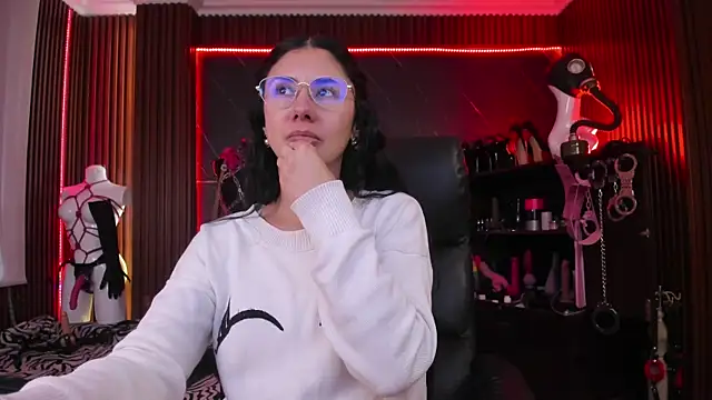 XiaQueen online show from October 18, 2025, 8:44 pm