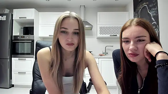 lisenok online show from October 16, 2025, 8:28 pm