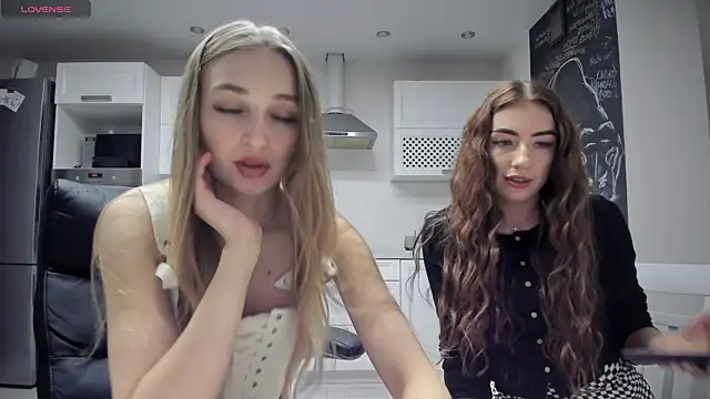 Snapshot of lisenok chatting on April 14, 2026, 8:58 pm lisenok online show from April 14, 2026, 8:58 pm