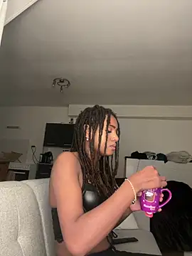 Aurianne online show from December 18, 2025, 9:07 pm