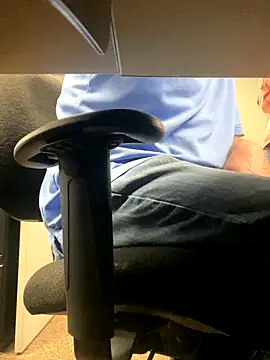 Snapshot of hintly chatting on November 17, 2025, 9:41 pm hintly online show from November 17, 2025, 9:41 pm