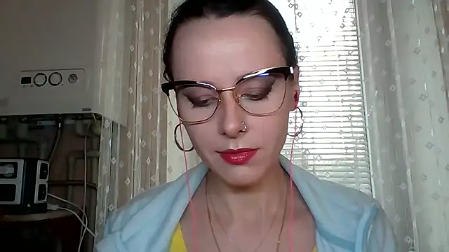 LuminousLady online show from September 28, 2025, 1:18 pm
