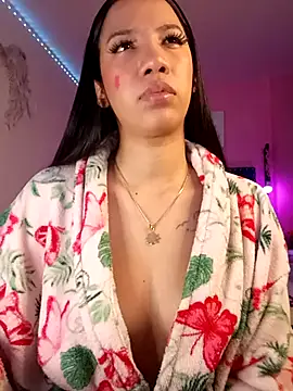 SallyWhitee online show from May 6, 2026, 5:22 am