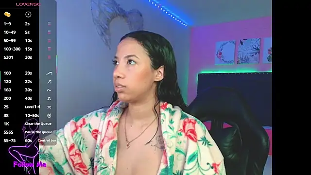 SallyWhitee online show from December 18, 2025, 4:17 am