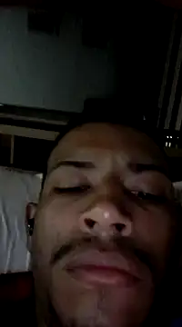 Snapshot of Mineirinho043 chatting on March 8, 2025, 6:54 am Mineirinho043 online show from March 8, 2025, 6:54 am