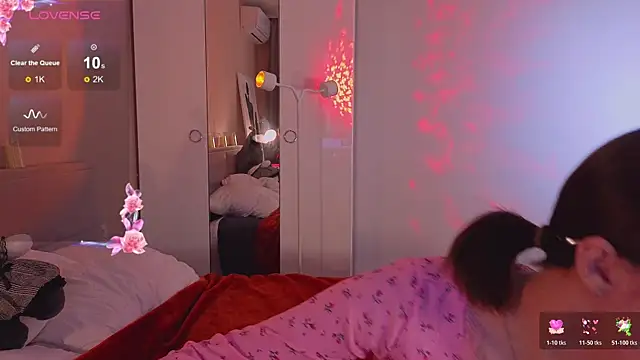 Snapshot of Mia_Luw chatting on November 12, 2025, 3:43 am Mia Luw online show from November 12, 2025, 3:43 am