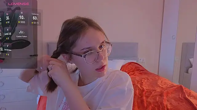 Snapshot of Mia_Luw chatting on October 14, 2025, 2:56 am Mia Luw online show from October 14, 2025, 2:56 am