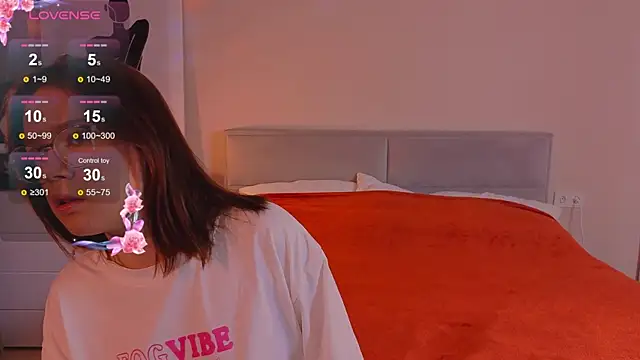 Snapshot of Mia_Luw chatting on October 17, 2025, 4:20 pm Mia Luw online show from October 17, 2025, 4:20 pm