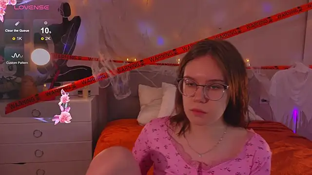 Snapshot of Mia_Luw chatting on October 26, 2025, 2:56 am Mia Luw online show from October 26, 2025, 2:56 am