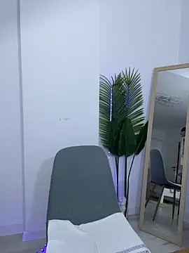 Snapshot of Celine_Roxelle chatting on October 13, 2025, 3:24 pm Celine Roxelle online show from October 13, 2025, 3:24 pm