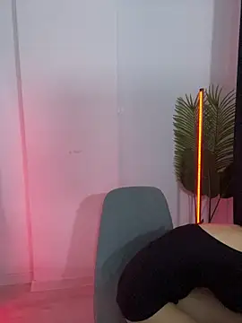 Snapshot of Celine_Roxelle chatting on October 21, 2025, 6:07 pm Celine Roxelle online show from October 21, 2025, 6:07 pm