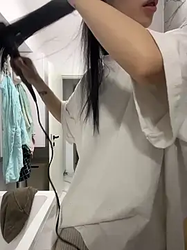 Celine Roxelle online show from March 12, 2026, 4:00 pm