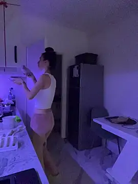 Snapshot of Celine_Roxelle chatting on December 5, 2025, 12:04 pm Celine Roxelle online show from December 5, 2025, 12:04 pm