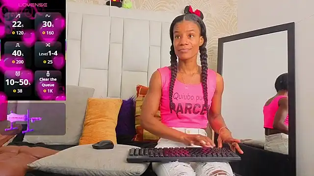 dafnnelewis online show from May 4, 2026, 11:13 am
