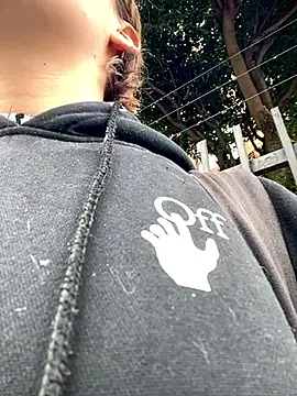 Snapshot of Maggie_Geller chatting on November 19, 2025, 4:40 pm Maggie Geller online show from November 19, 2025, 4:40 pm