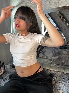 Isabella Rizzo online show from February 19, 2025, 3:38 pm