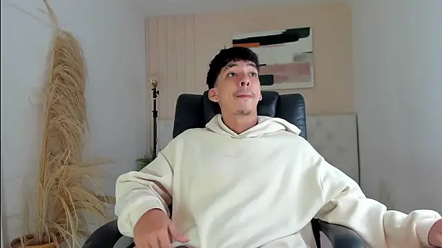 ISAAC CRYSTON online show from November 5, 2025, 7:50 pm