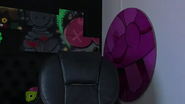 ISAAC CRYSTON online show from November 2, 2025, 8:14 pm