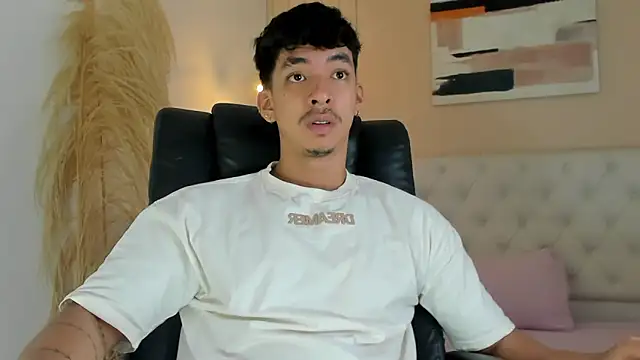 ISAAC CRYSTON online show from November 8, 2025, 8:56 pm