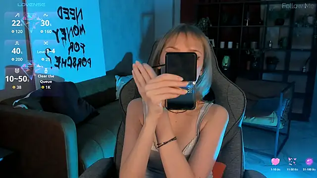 KiraMontoya online show from November 4, 2025, 5:17 pm