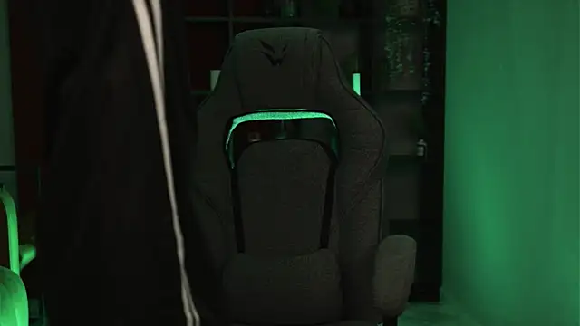 KiraMontoya online show from January 18, 2026, 6:33 pm