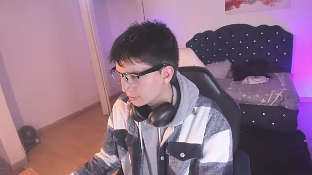 Golden-Boyy online show from September 10, 2025, 3:27 am