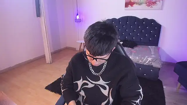 Golden-Boyy online show from September 19, 2025, 3:21 am
