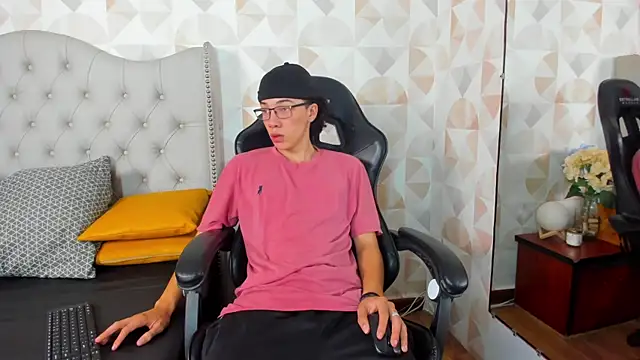 Snapshot of Gadiel_Sex chatting on March 6, 2025, 1:35 pm Gadiel Sex online show from March 6, 2025, 1:35 pm