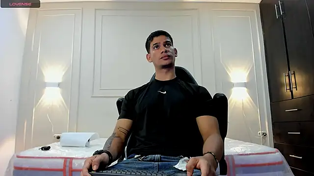 ANDRES STUD online show from May 5, 2026, 4:15 am